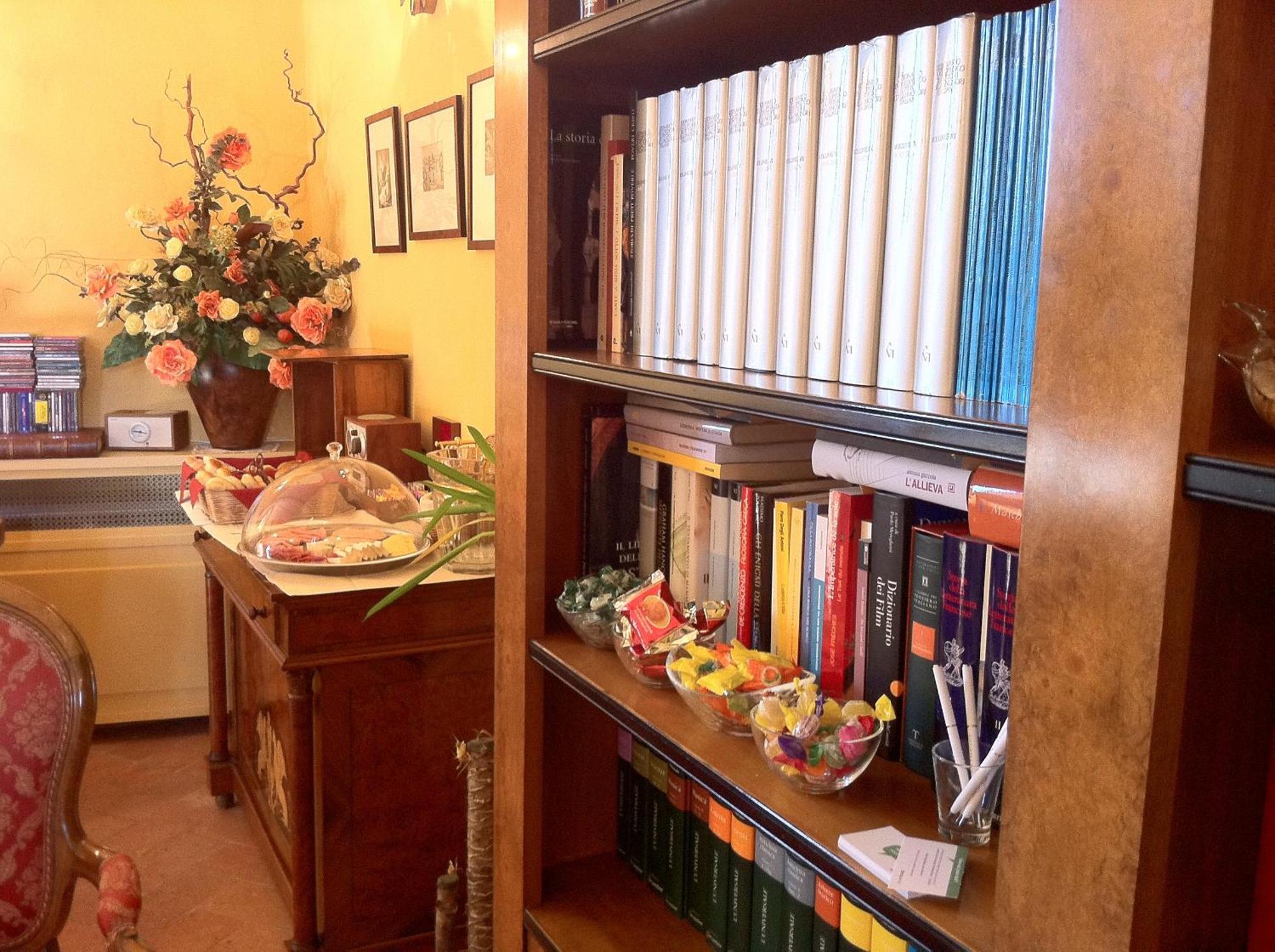 圣弗朗西斯科洛肯德酒店 Montepulciano Stazione 外观 照片